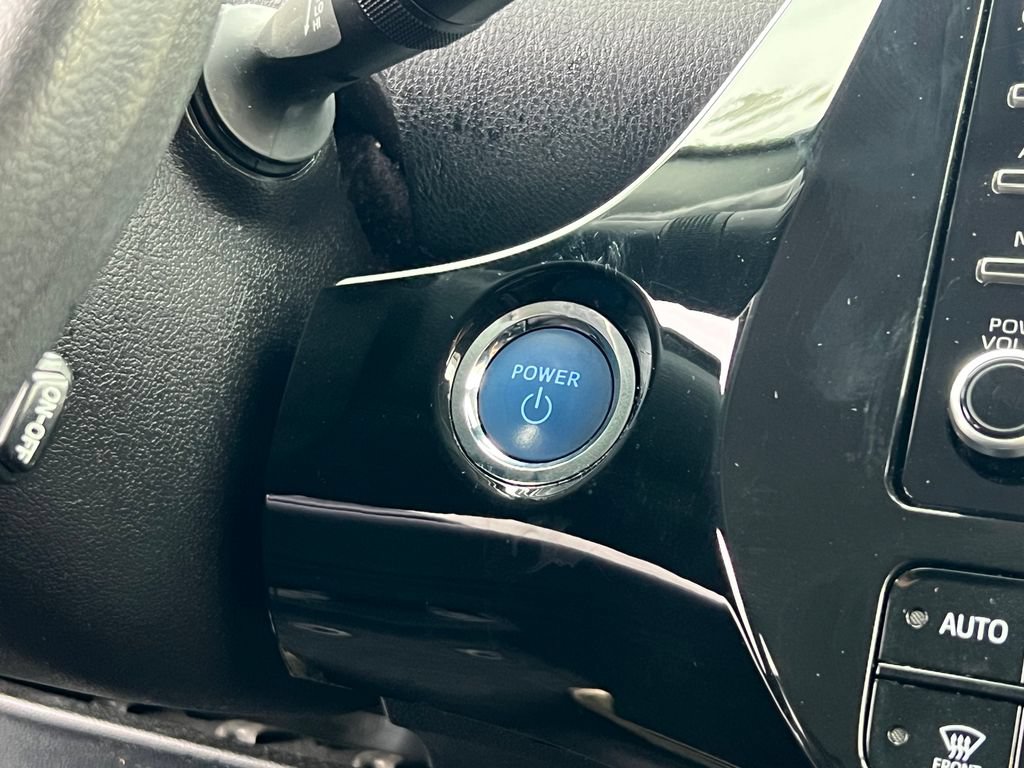 Used 2022 Toyota Prius L Eco FWD image 26