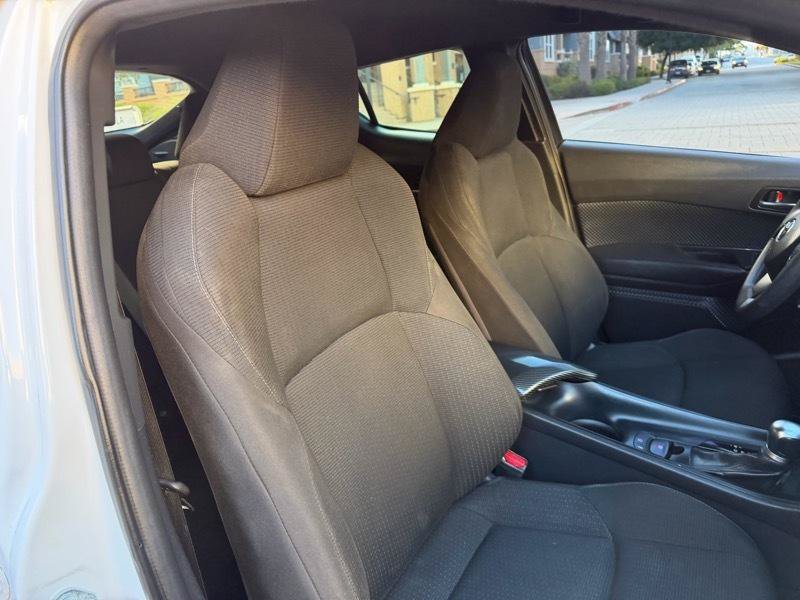 Used 2019 Toyota C-HR LE FWD image 46