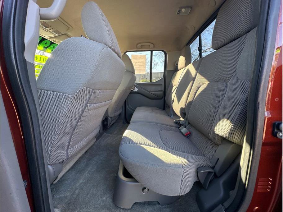 Used 2016 Nissan Frontier SV image 13