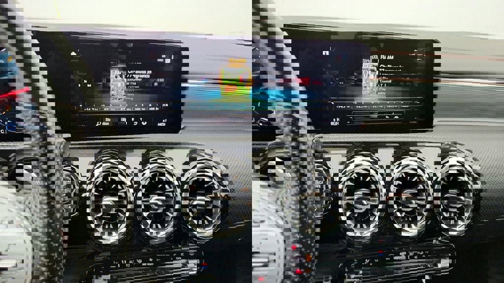 Used 2021 Mercedes-Benz CLA 250 image 16