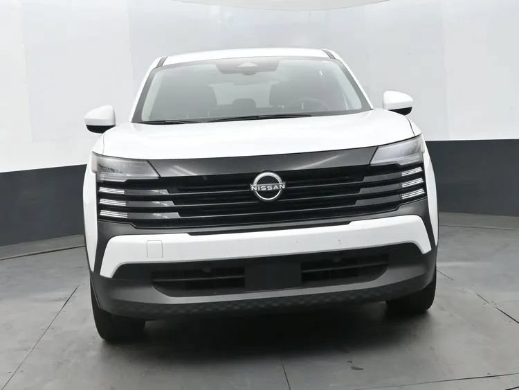 Used 2025 Nissan Kicks SV AWD/4WD image 3