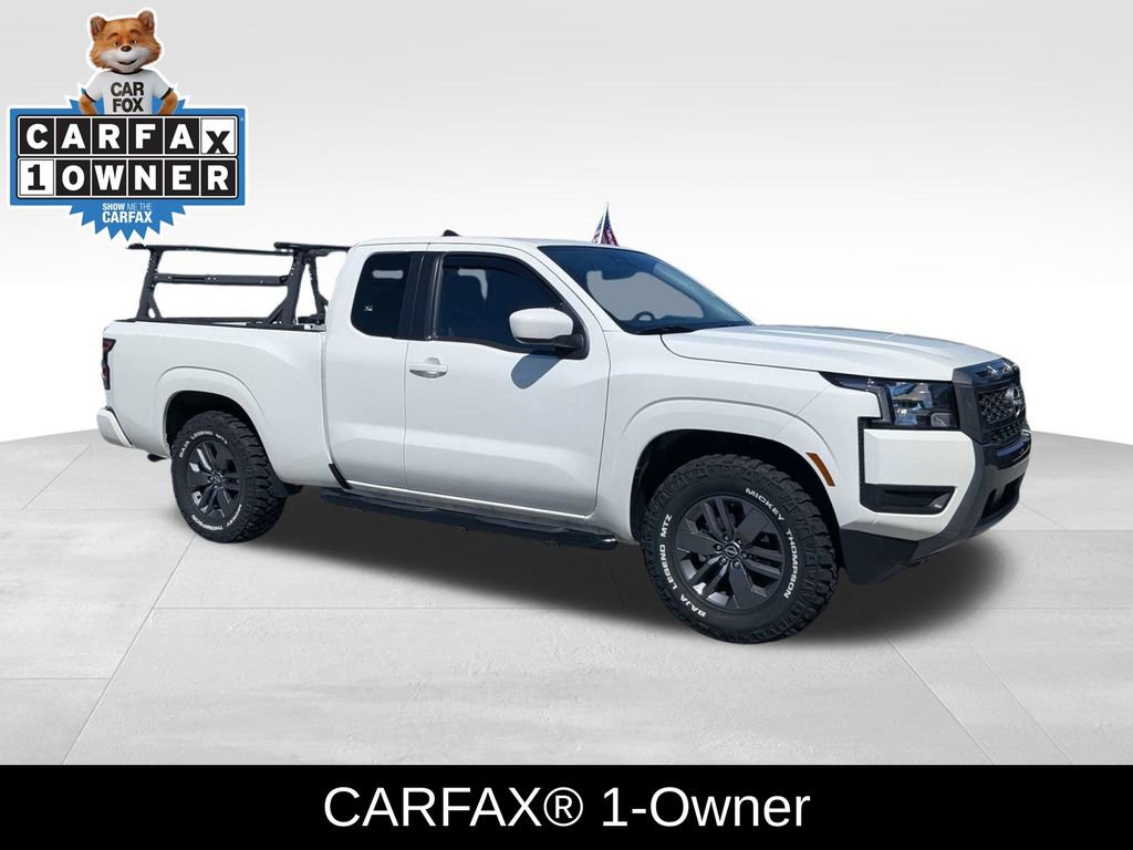 Used 2025 Nissan Frontier SV RWD image 2