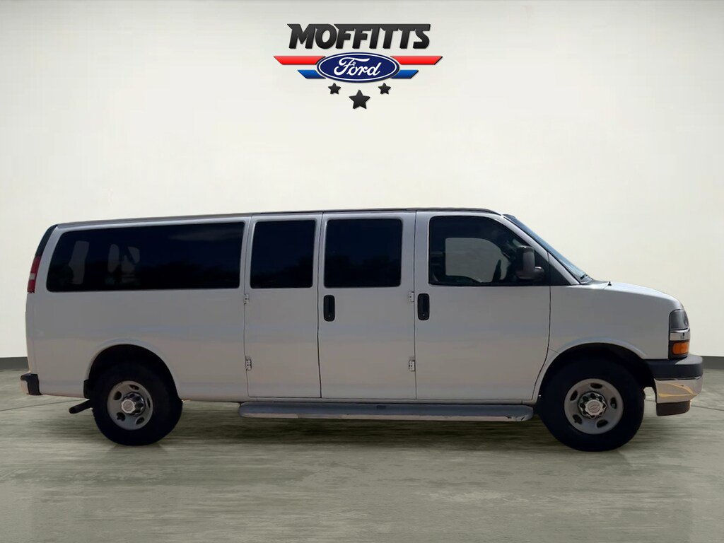 Used 2017 Chevrolet Express 3500 LT w/ LT Preferred Equipment Group RWD image 6