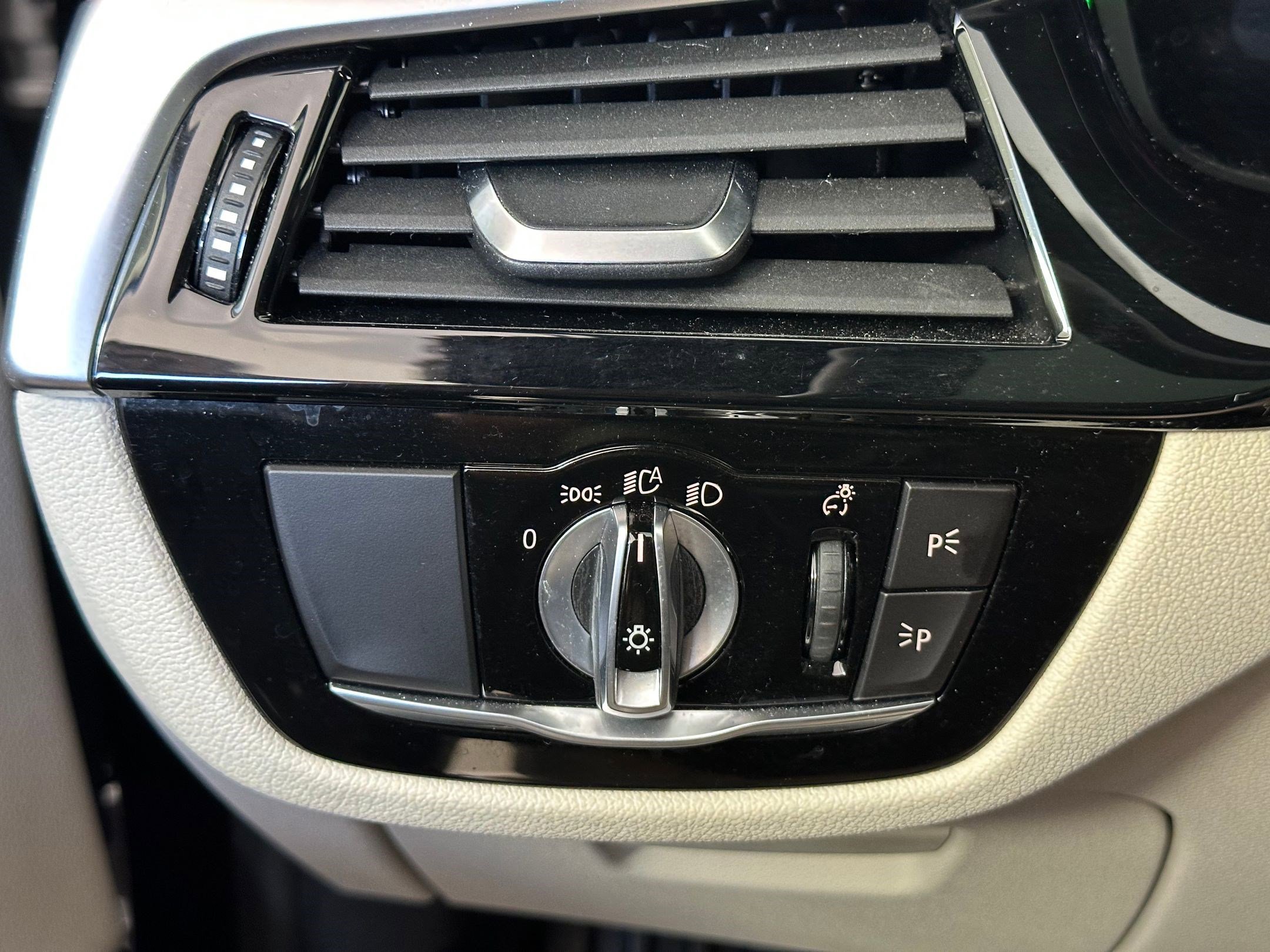 Used 2022 BMW 530i w/ Executive Package image 28