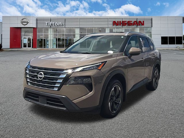 Used 2024 Nissan Rogue SV w/ SV Premium Package FWD image 3