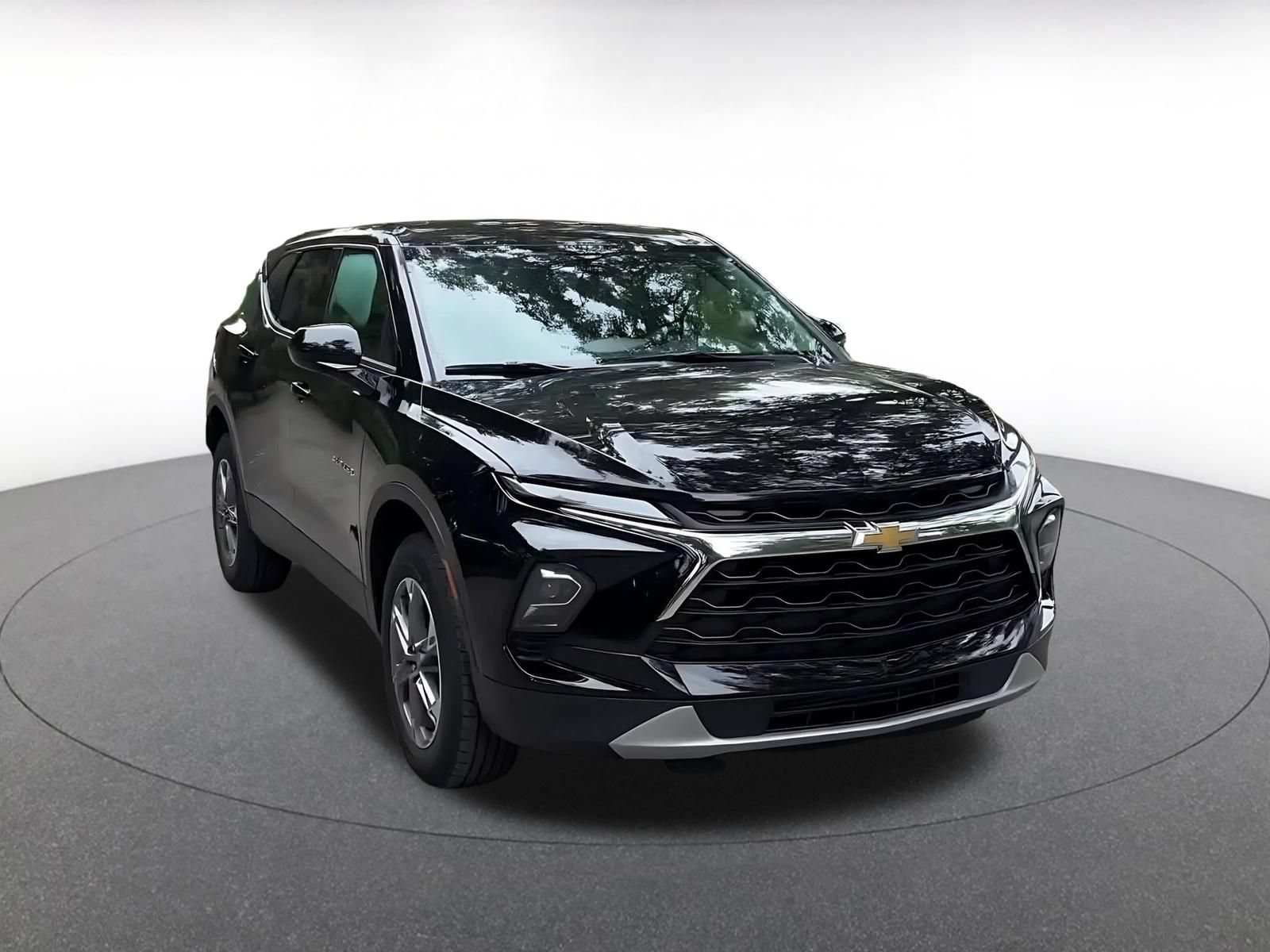 Used 2026 Chevrolet Blazer LT FWD image 3