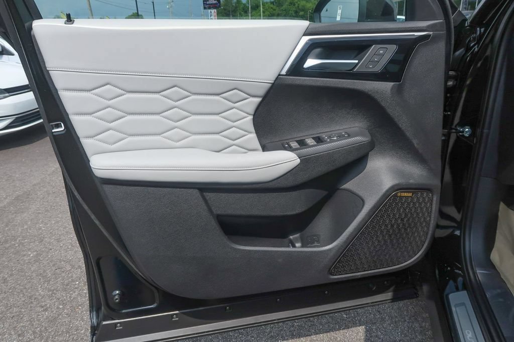 New 2025 Mitsubishi Outlander AWD image 24