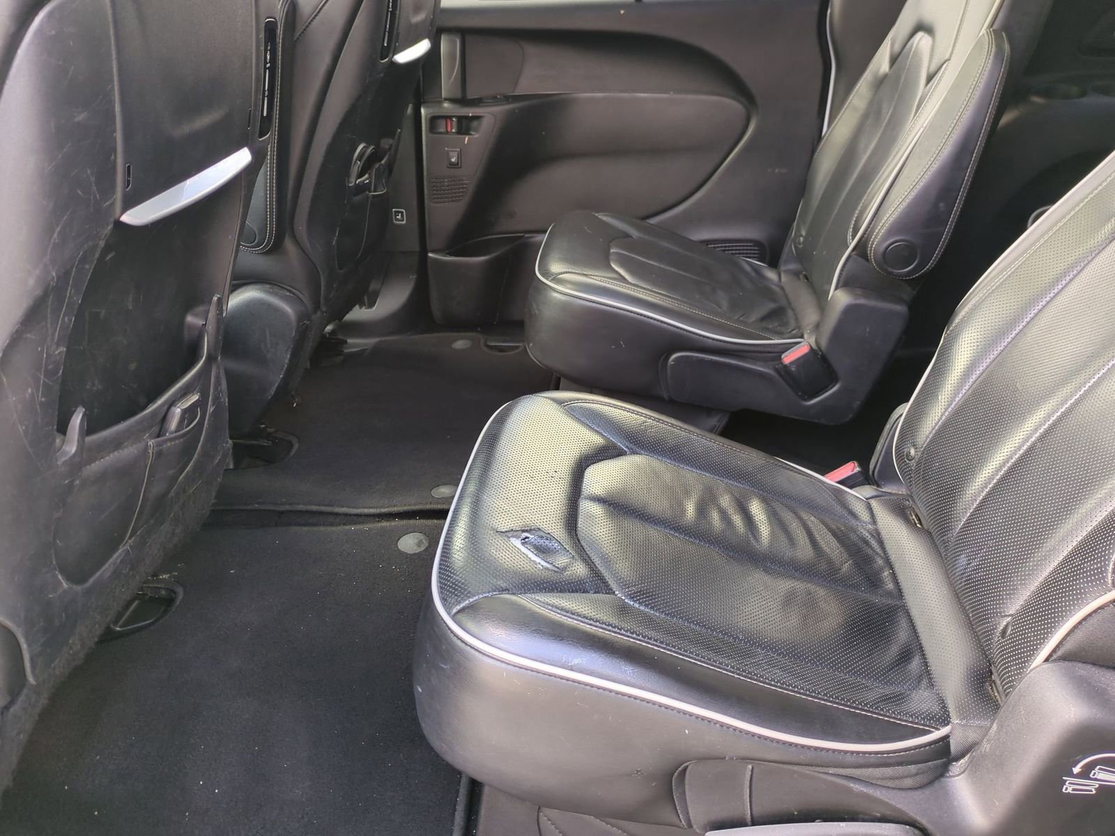 Used 2019 Chrysler Pacifica Limited w/ S Appearance Package image 25