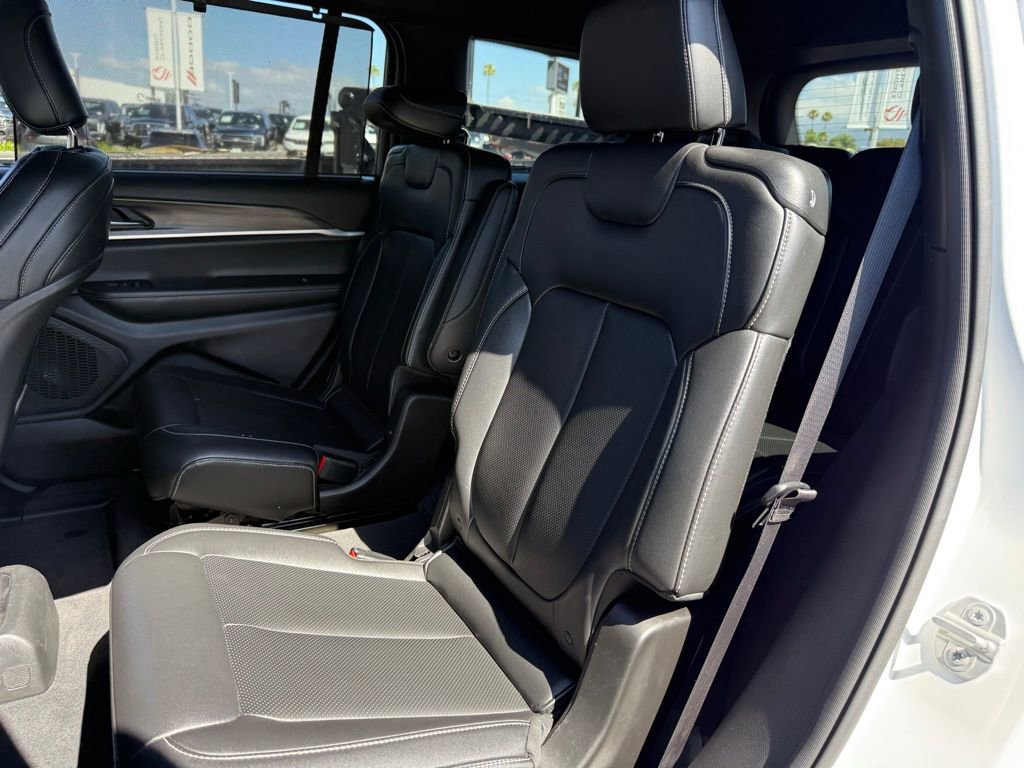 Used 2024 Jeep Grand Cherokee L Limited w/ Luxury Tech Group II image 4