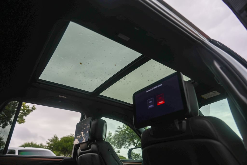 Used 2023 GMC Yukon Denali Ultimate AWD/4WD image 36
