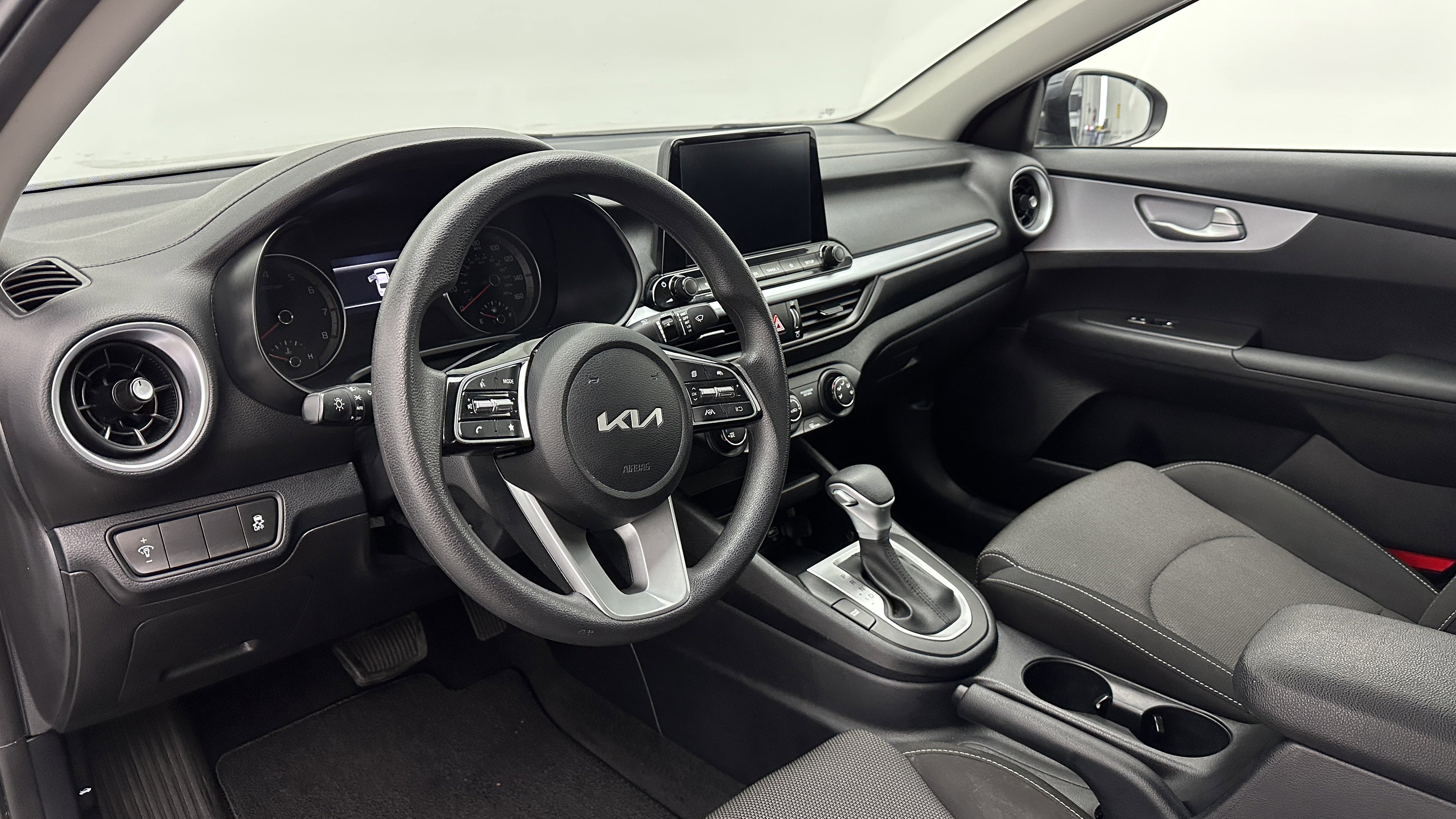 Used 2024 Kia Forte LXS image 8