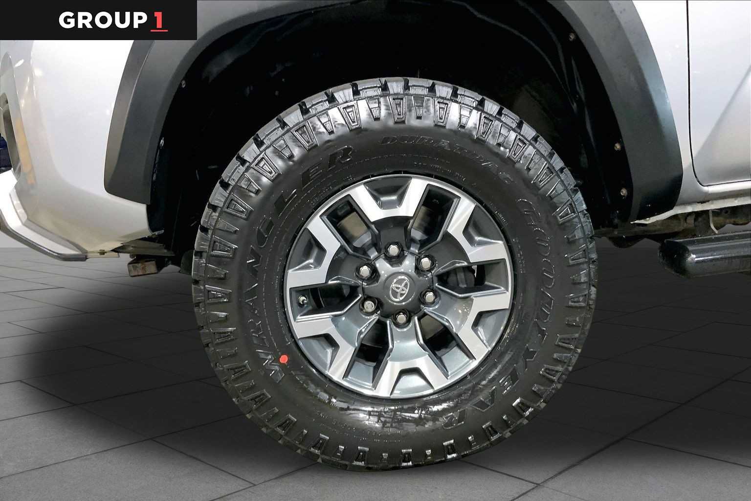 Certified 2017 Toyota Tacoma TRD Off-Road w/ Tow Package AWD/4WD image 11