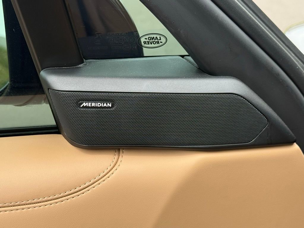 Used 2025 Land Rover Range Rover Long Wheelbase SE AWD/4WD image 14