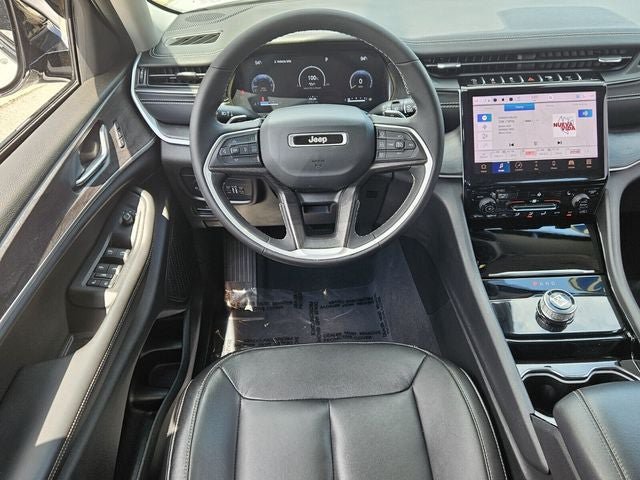 Used 2023 Jeep Grand Cherokee Limited RWD image 13