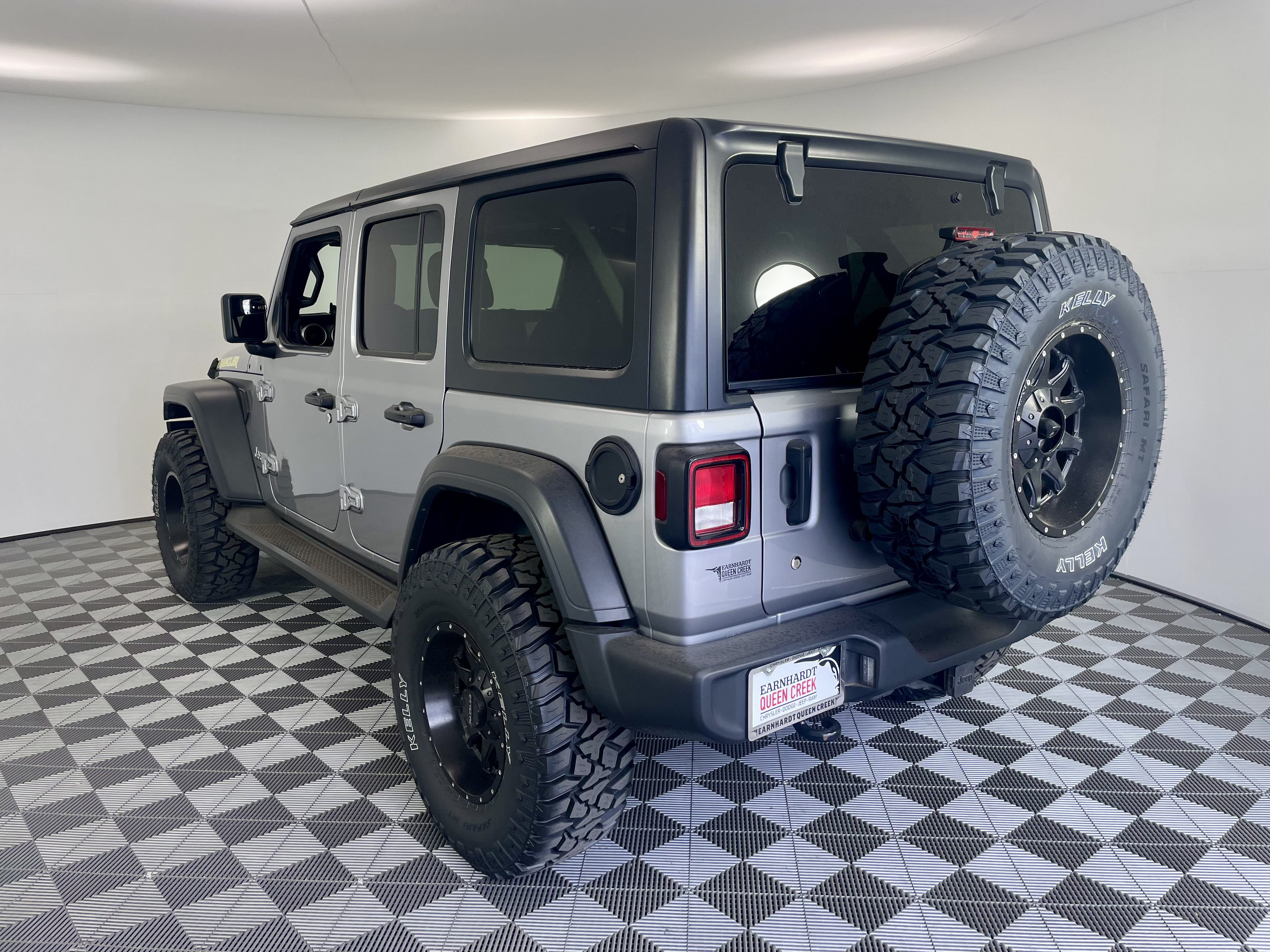 Used 2018 Jeep Wrangler Unlimited Sport S AWD/4WD image 3