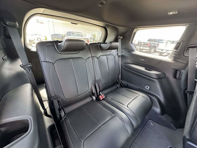 New 2026 Jeep Grand Cherokee L Limited w/ Luxury Tech Group II AWD/4WD image 28