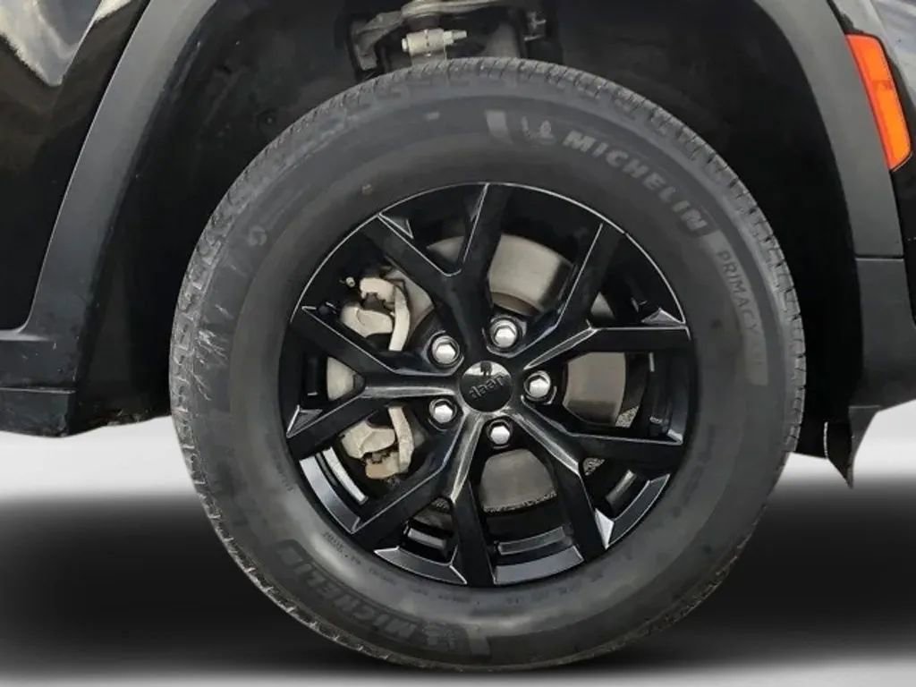 Used 2024 Jeep Grand Cherokee L Laredo image 27