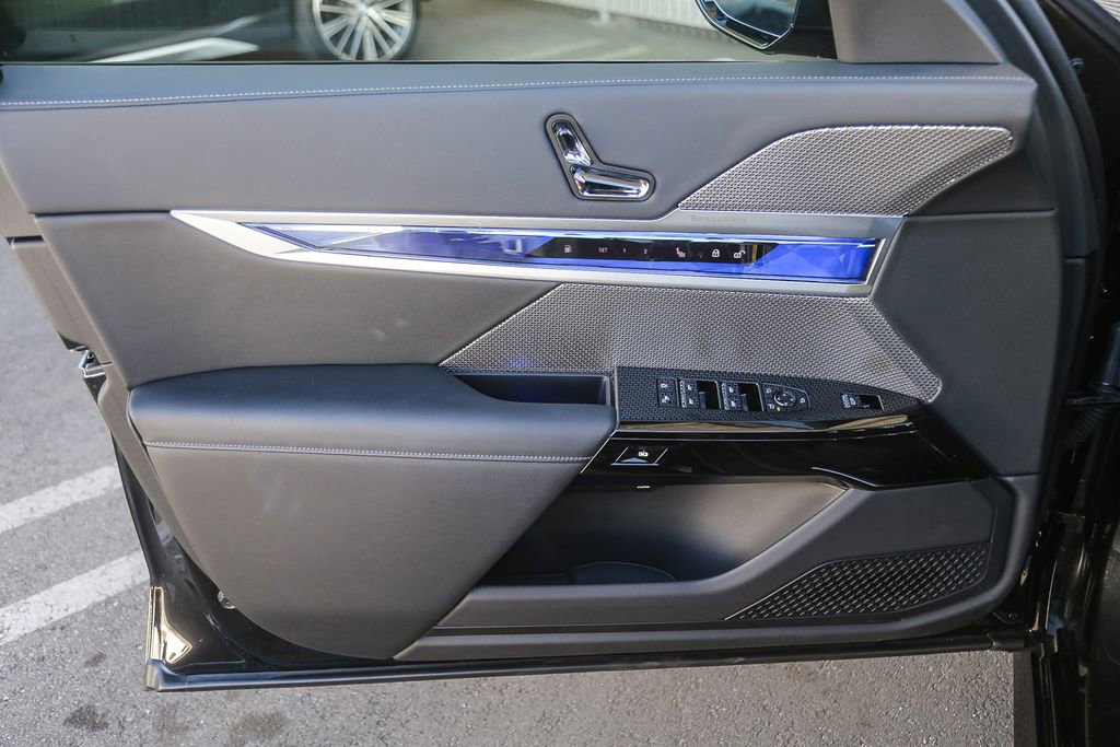 Used 2026 BMW 750e xDrive w/ Premium Package AWD/4WD image 17