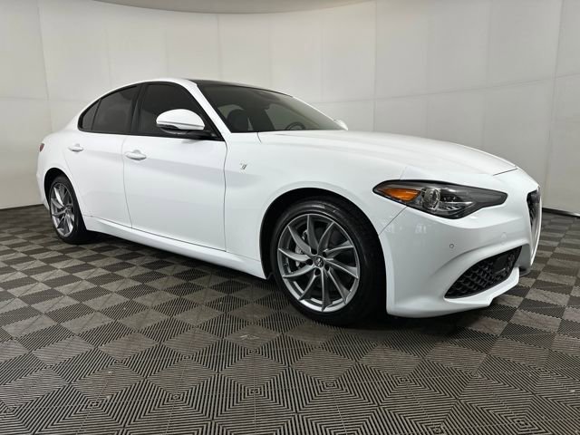 Used 2022 Alfa Romeo Giulia Ti video 2
