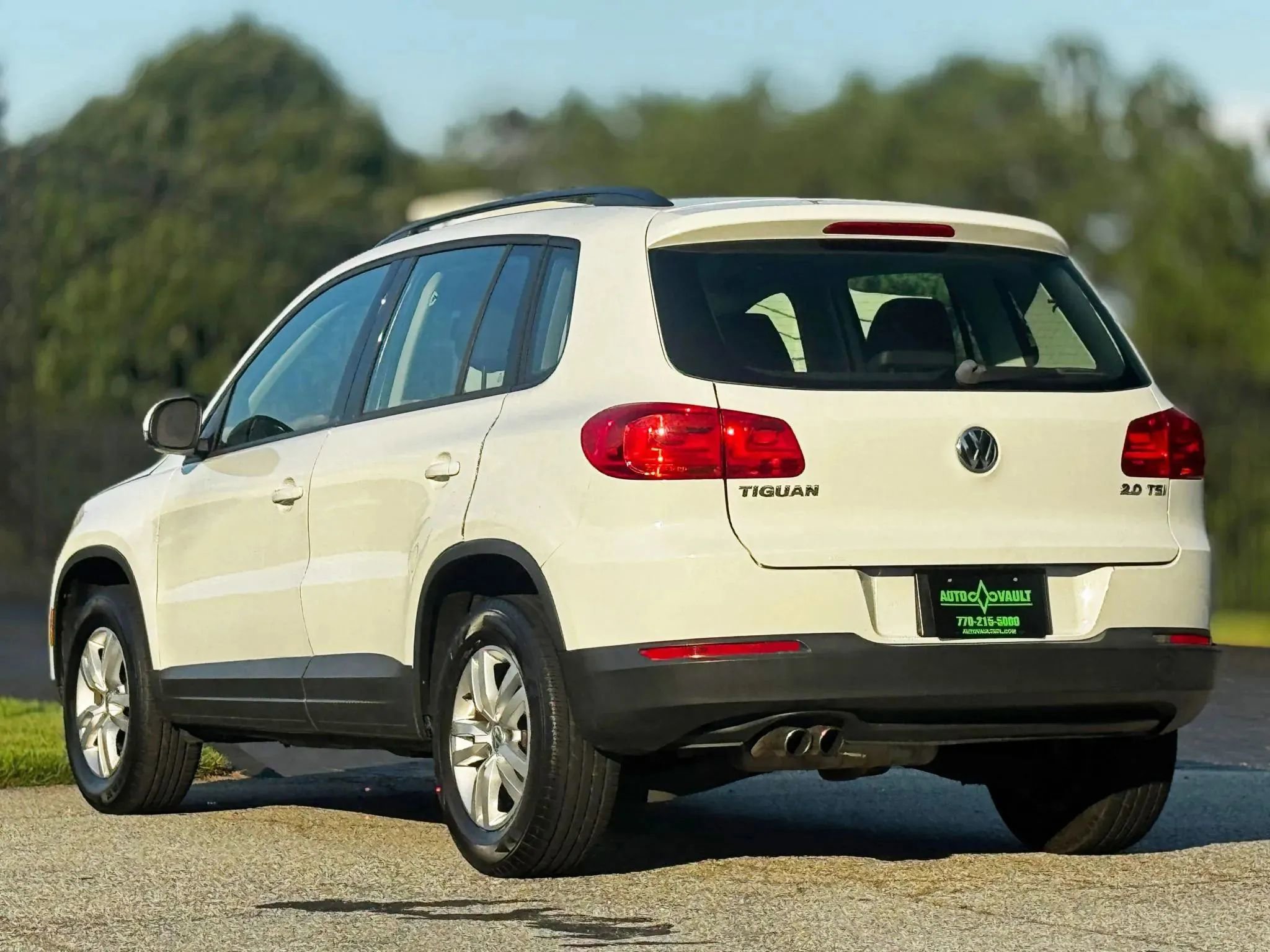 Used 2016 Volkswagen Tiguan S FWD image 8