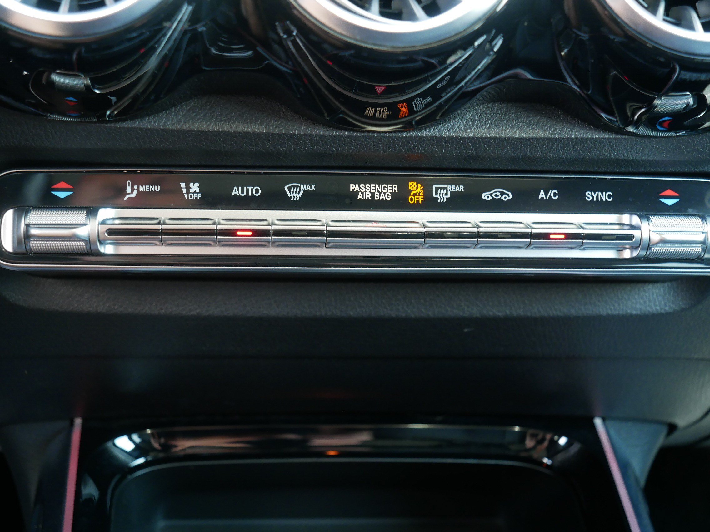 Used 2021 Mercedes-Benz GLB 250 4MATIC image 23