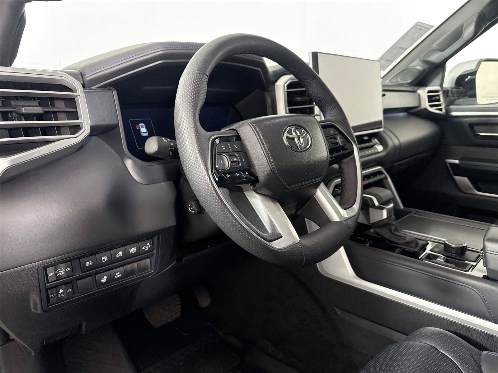 Certified 2025 Toyota Sequoia Platinum AWD/4WD image 4