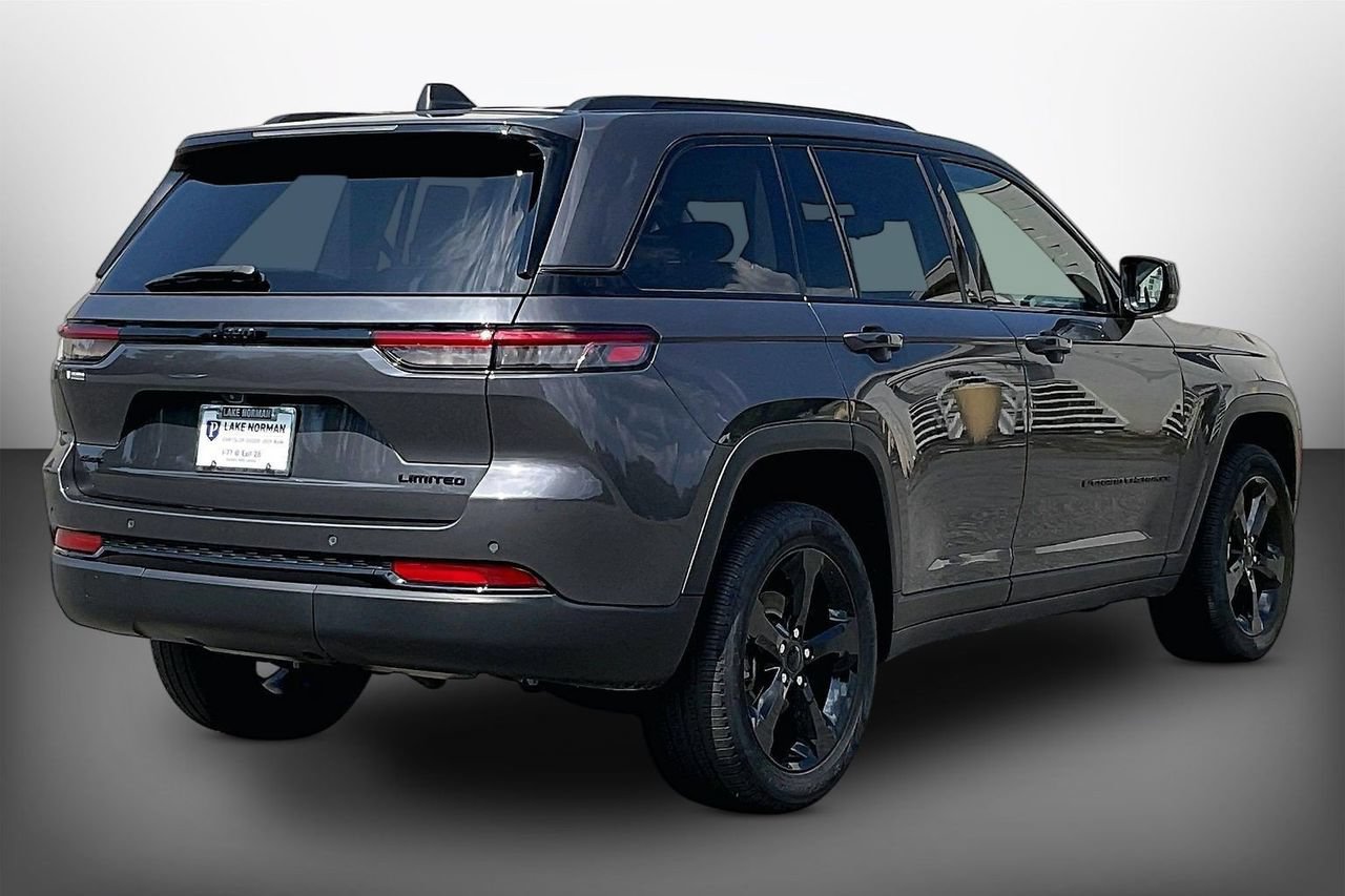 Certified 2023 Jeep Grand Cherokee Limited w/ Black Appearance Package AWD/4WD image 8