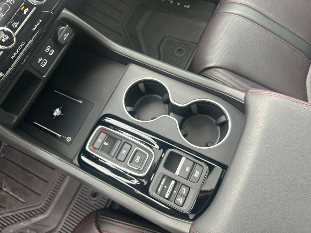 Used 2025 Honda Pilot Black Edition image 28