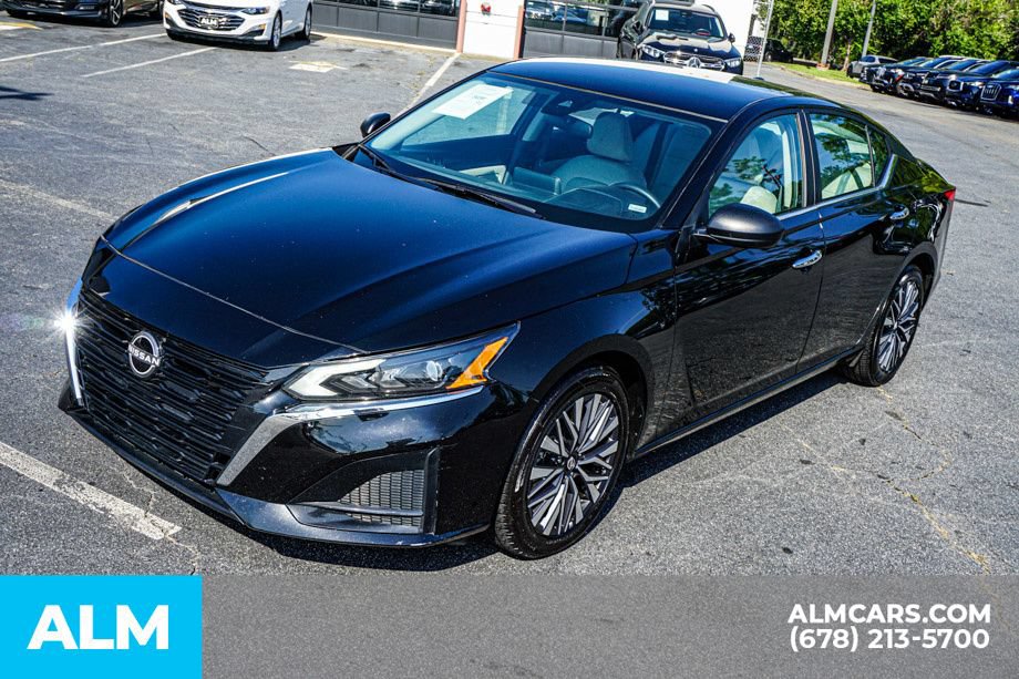Used 2025 Nissan Altima 2.5 SV FWD image 14
