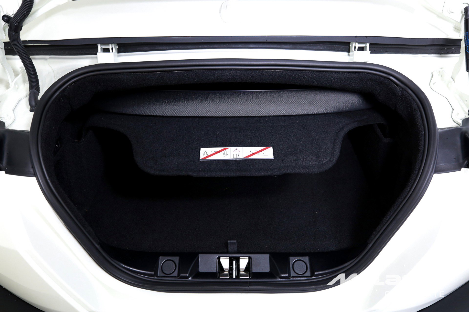 Used 2024 Ferrari Roma Spider image 19