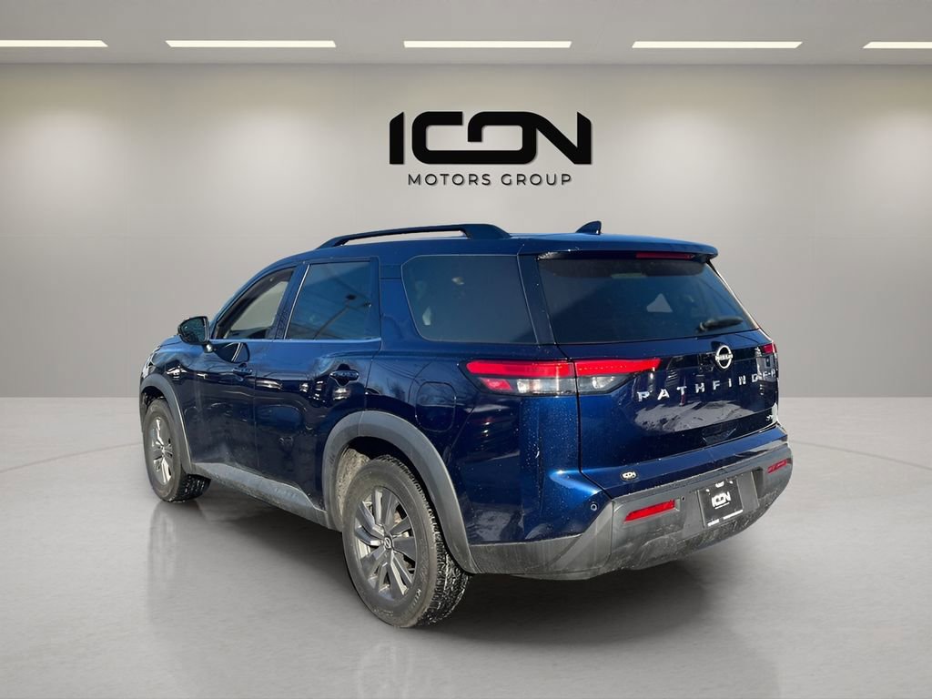Used 2022 Nissan Pathfinder SV image 3