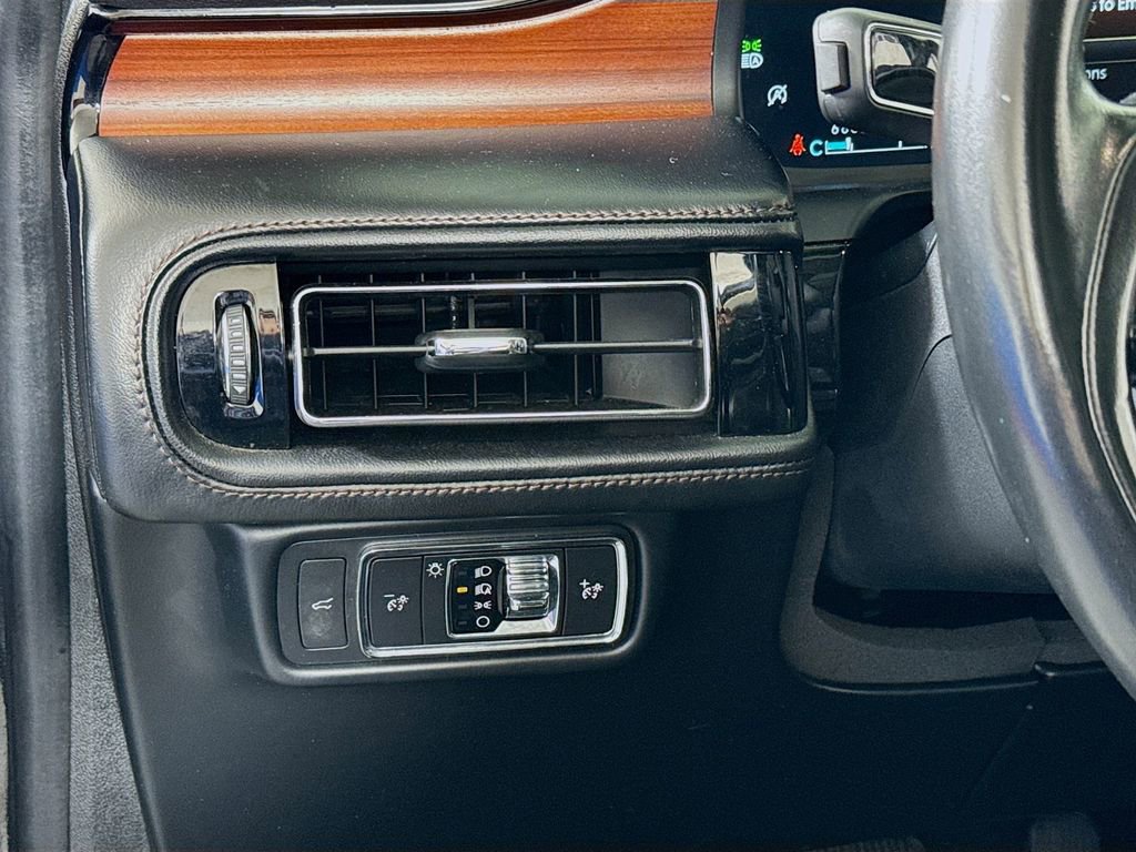 Used 2022 Lincoln Aviator Reserve AWD/4WD image 10