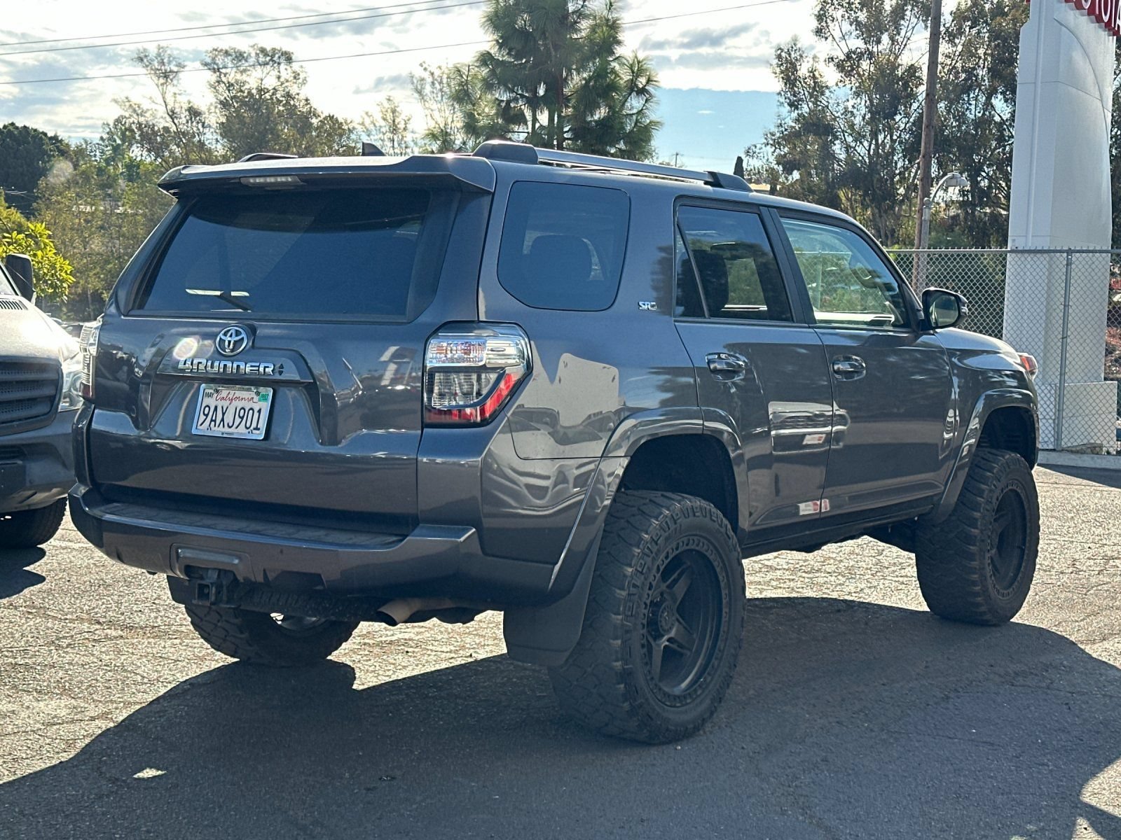 Used 2022 Toyota 4Runner SR5 Premium w/ Moonroof Package AWD/4WD image 3