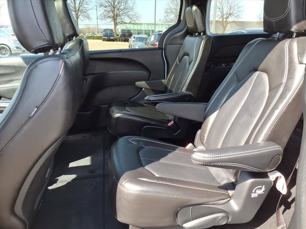Used 2024 Chrysler Pacifica Touring-L w/ S Appearance Package image 12