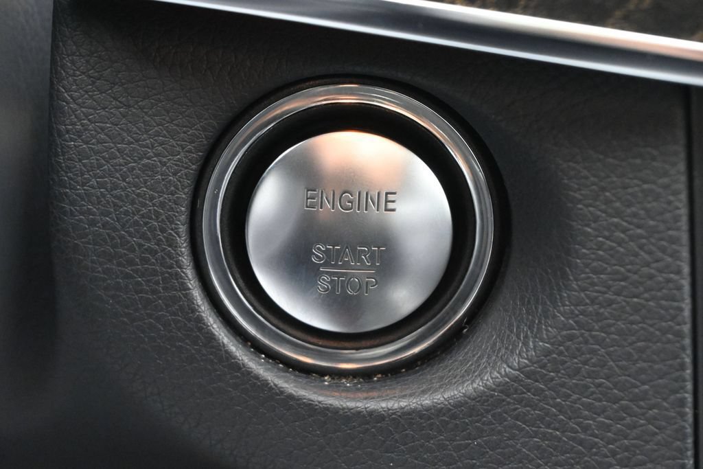 Used 2014 Mercedes-Benz E 250 BlueTEC Sedan image 9