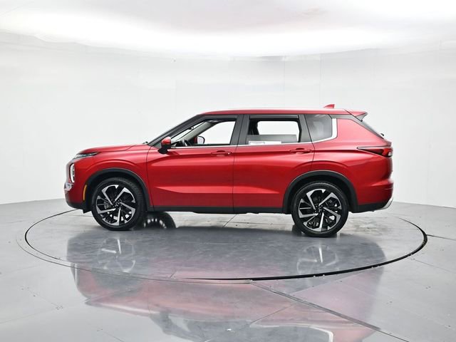 Used 2024 Mitsubishi Outlander SE image 9