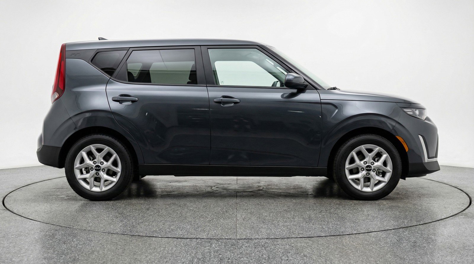 Used 2025 Kia Soul LX w/ LX Technology Package FWD image 11