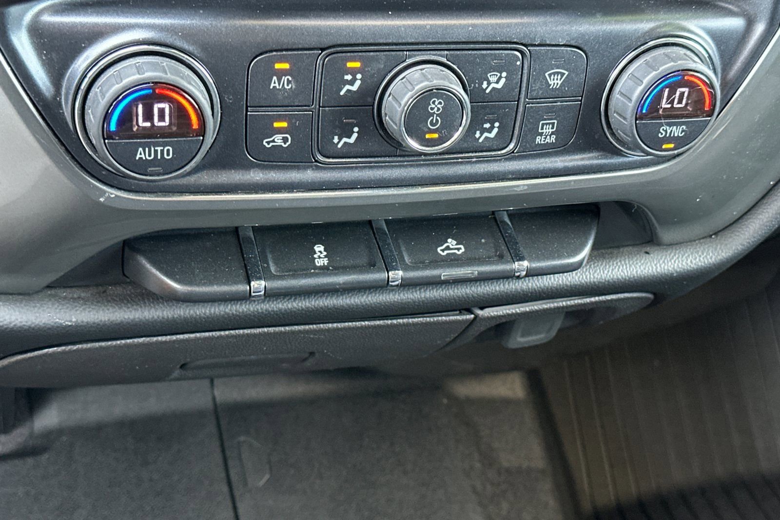 Used 2018 Chevrolet Silverado 1500 LT w/ All Star Edition RWD image 20
