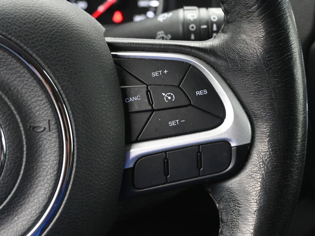 Used 2018 Jeep Renegade Latitude w/ Cold Weather Group image 12