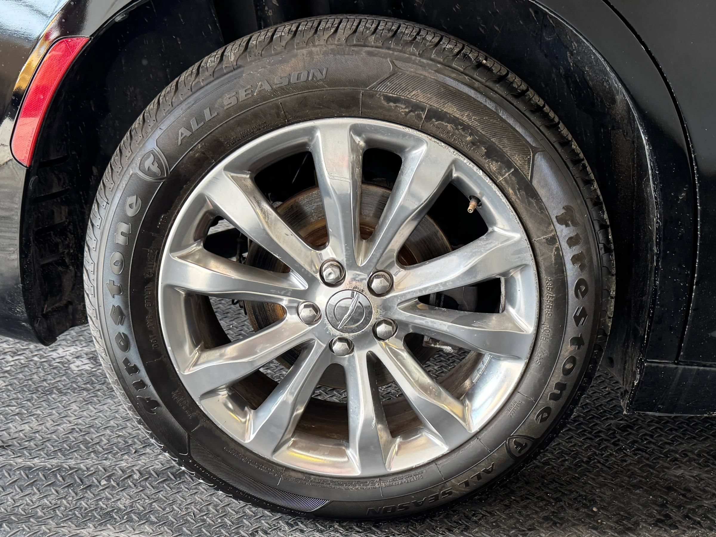 Used 2016 Chrysler 300 C AWD/4WD image 10