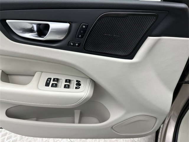 Certified 2025 Volvo XC60 B5 Ultra w/ Protection Package Premier image 13