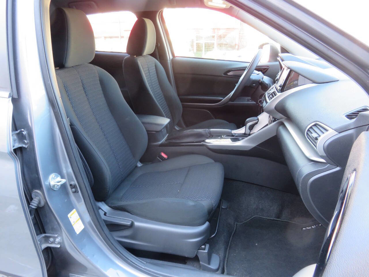 Used 2018 Mitsubishi Eclipse Cross ES FWD image 11