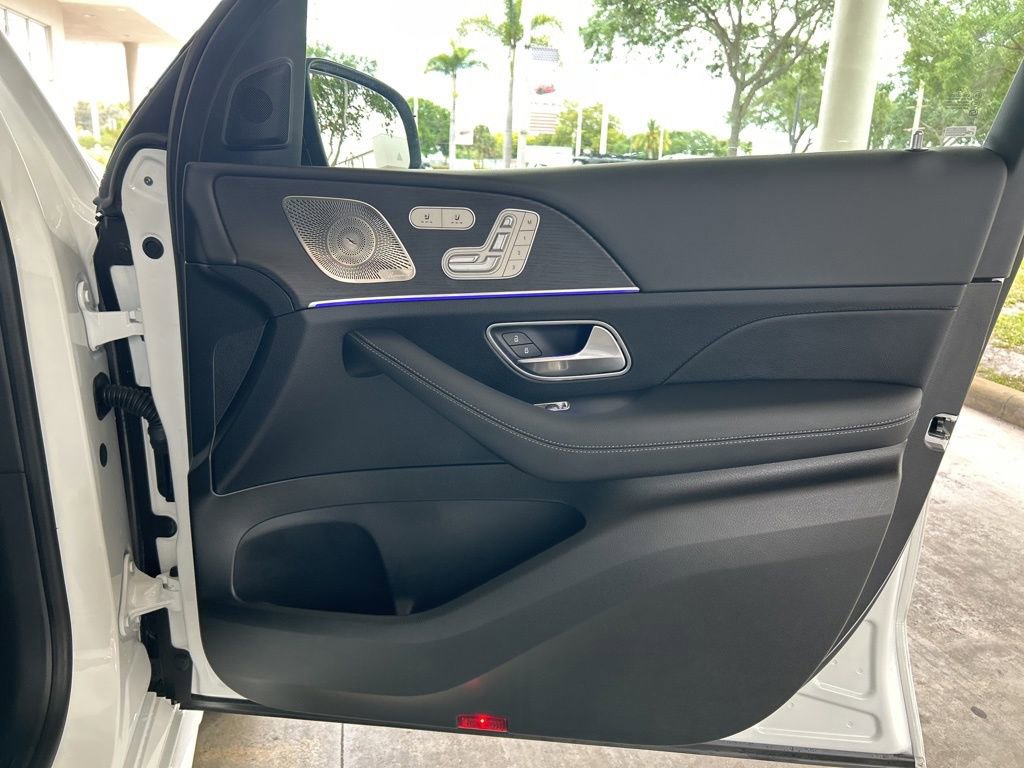 Used 2025 Mercedes-Benz GLS 450 4MATIC image 25