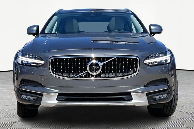 Used 2017 Volvo V90 T6 Cross Country image 3