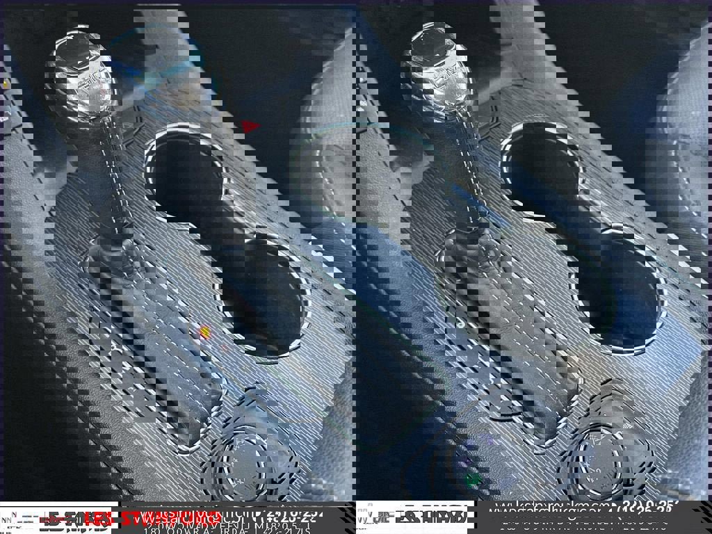 Used 2018 GMC Acadia SLT w/ LPO, Floor Liner Package image 32