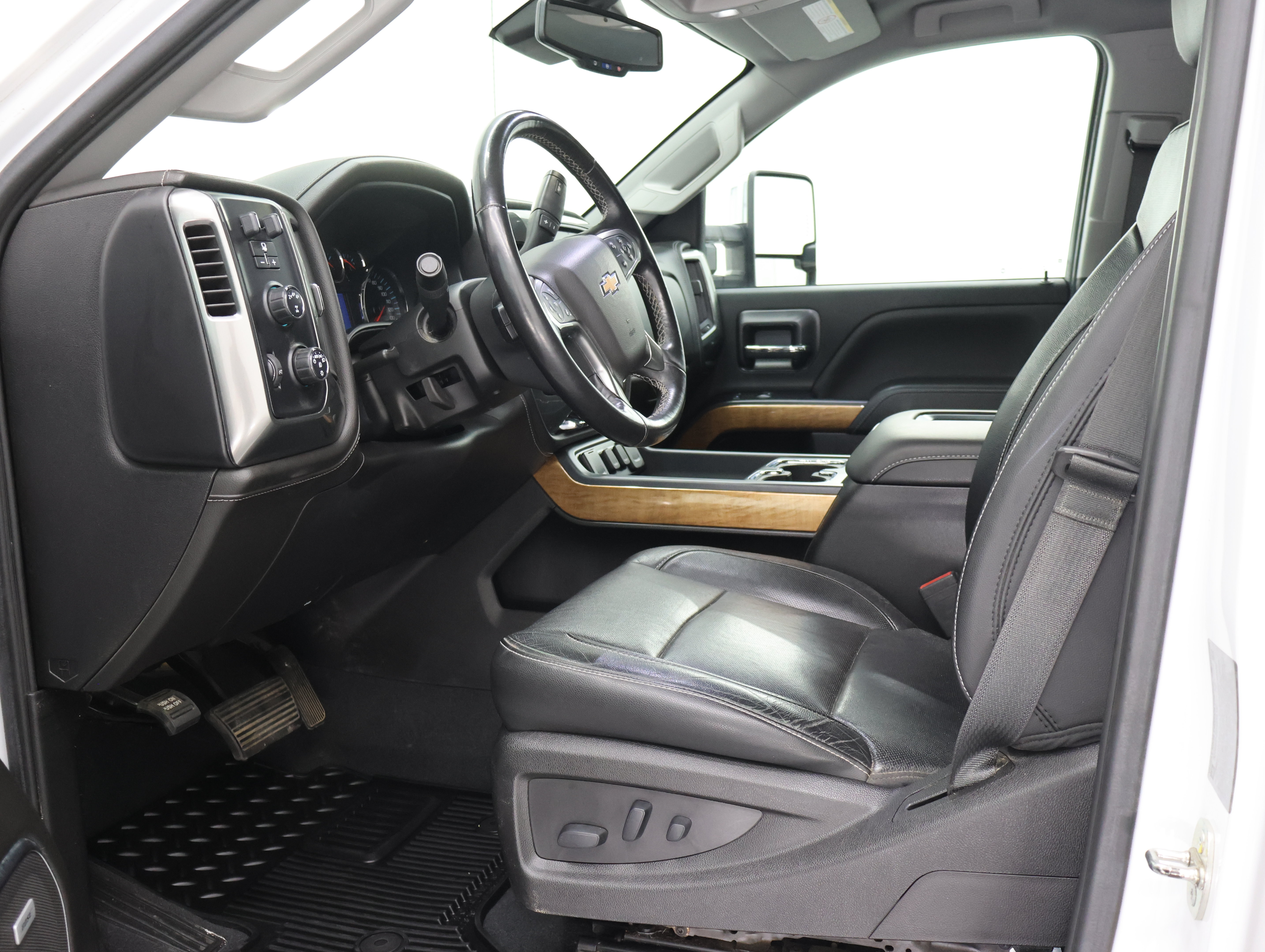 Used 2019 Chevrolet Silverado 3500 LTZ w/ Duramax Plus Package AWD/4WD image 8