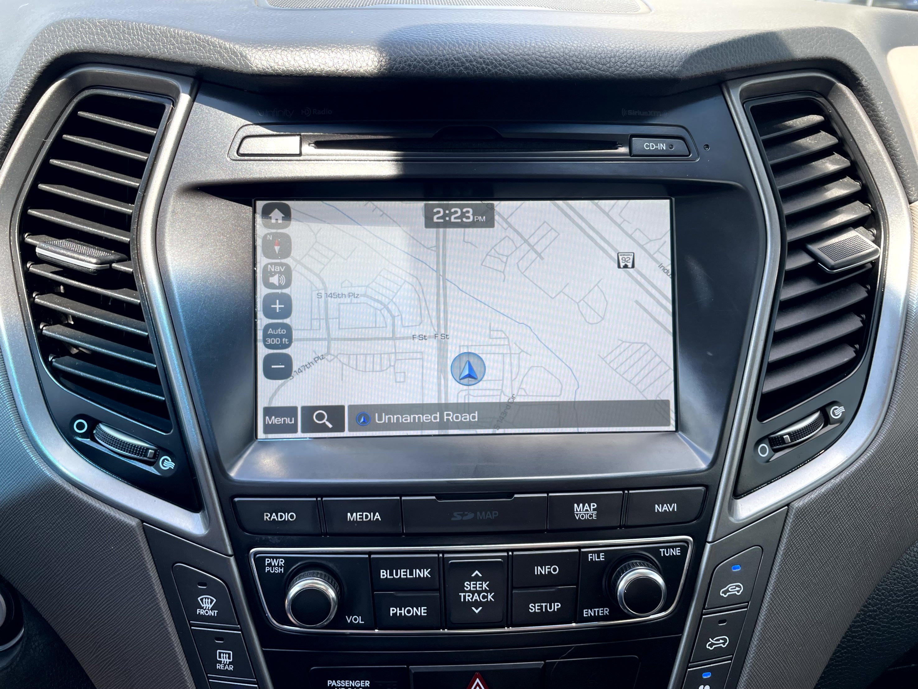 Used 2018 Hyundai Santa Fe Limited AWD/4WD image 16