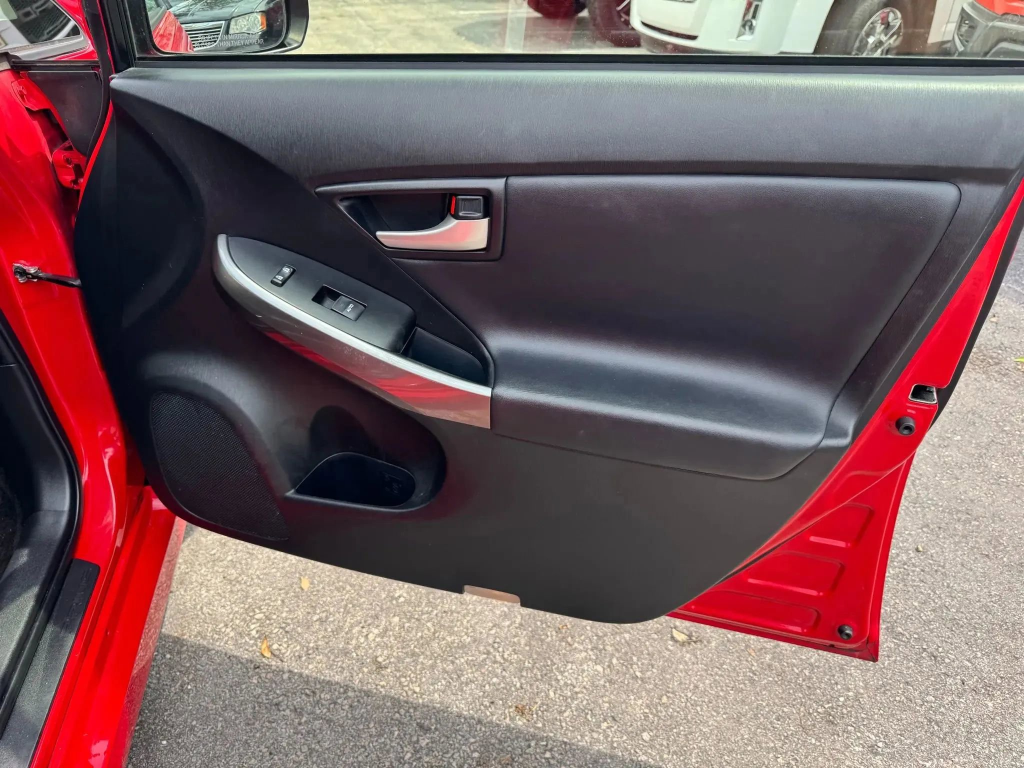 Used 2015 Toyota Prius Five image 30