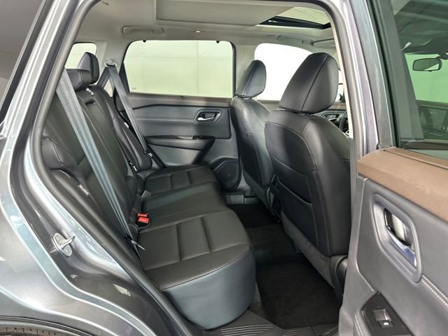 Used 2023 Nissan Rogue SV w/ SV Premium Package image 27