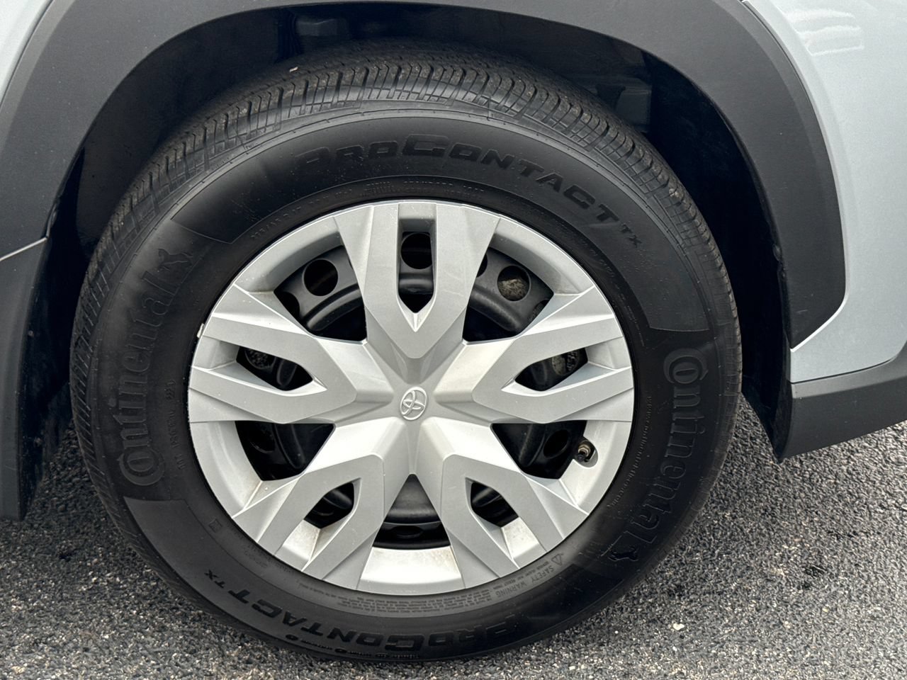 Used 2023 Toyota Corolla Cross L AWD/4WD image 9